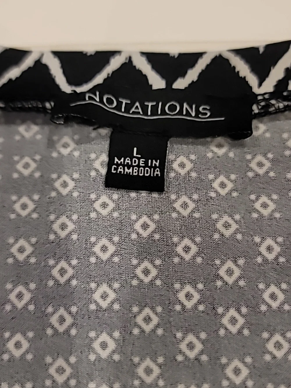 Notations Black and White V-Neck Blouse Large - Picture 9 of 10
